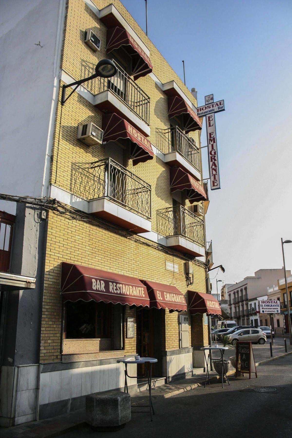 Hostal El Emigrante Dos Hermanas Exterior photo