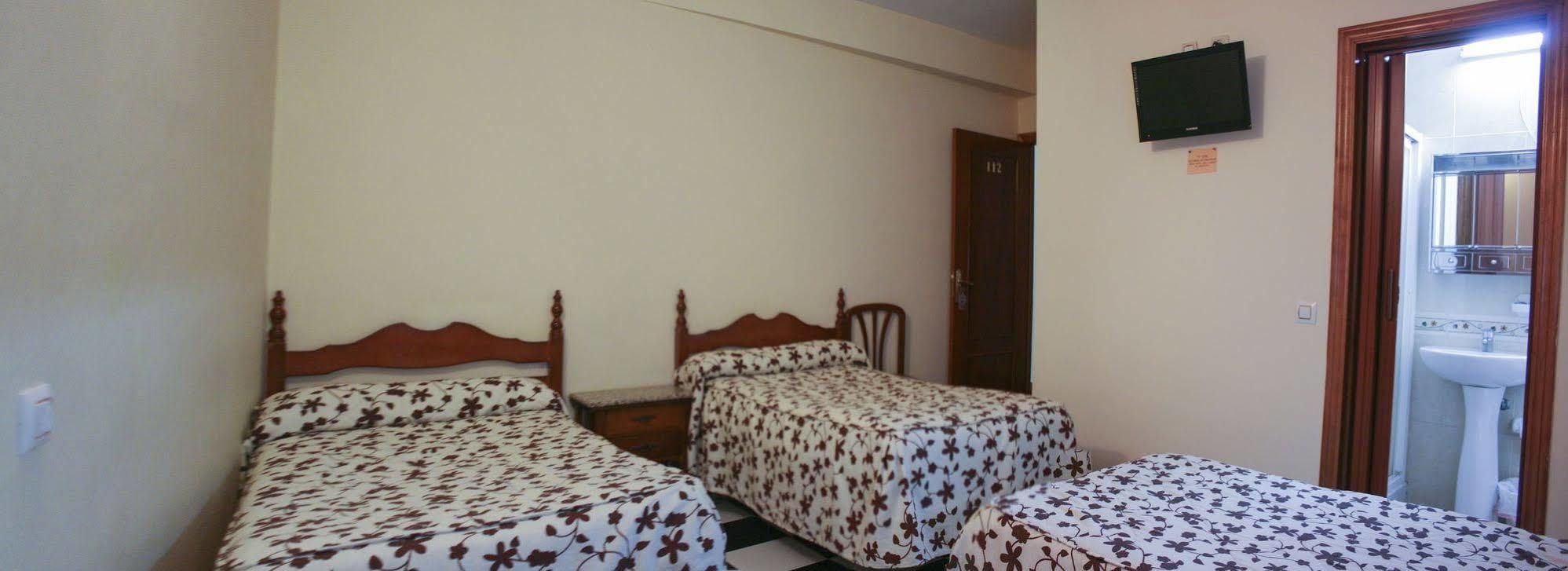 Hostal El Emigrante Dos Hermanas Exterior photo