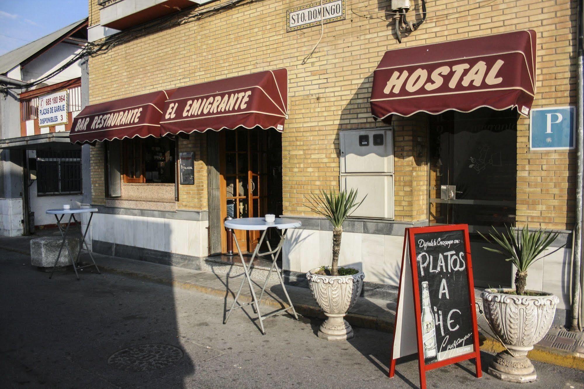 Hostal El Emigrante Dos Hermanas Exterior photo