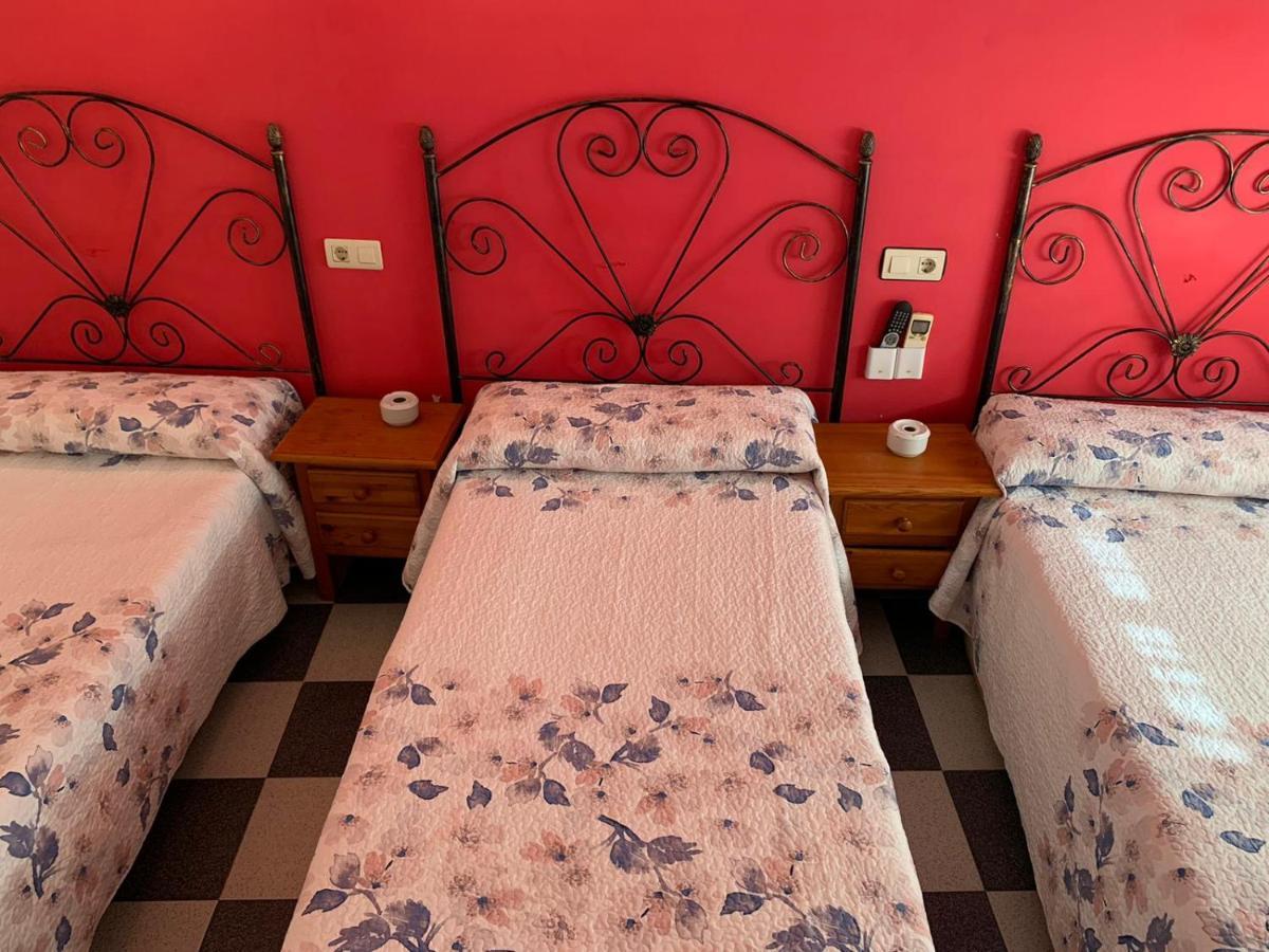 Hostal El Emigrante Dos Hermanas Exterior photo