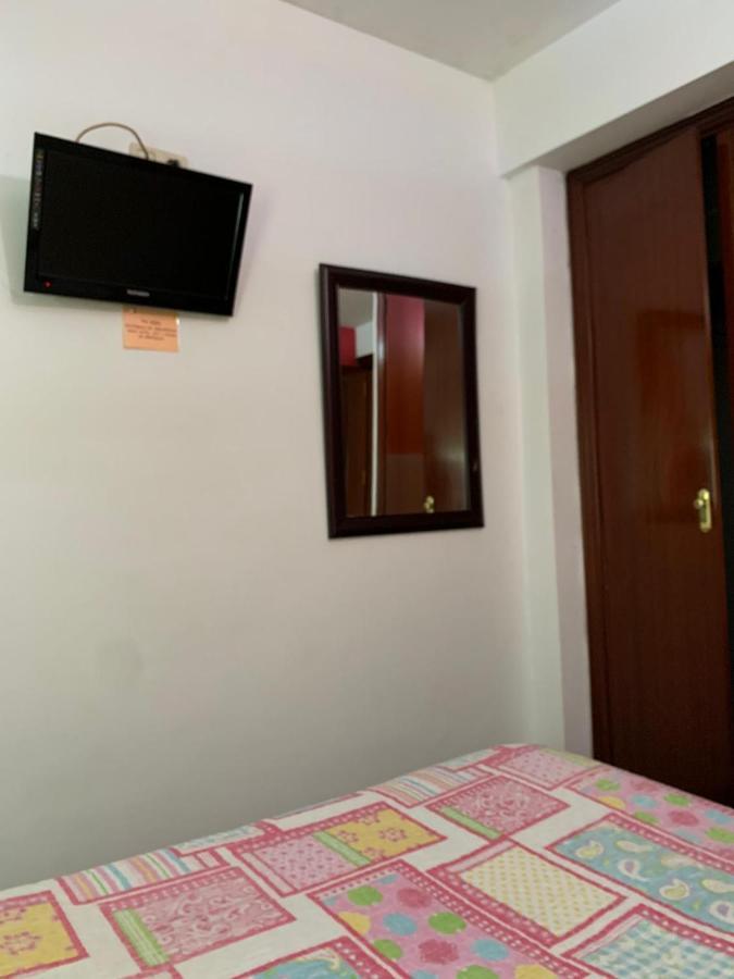 Hostal El Emigrante Dos Hermanas Exterior photo