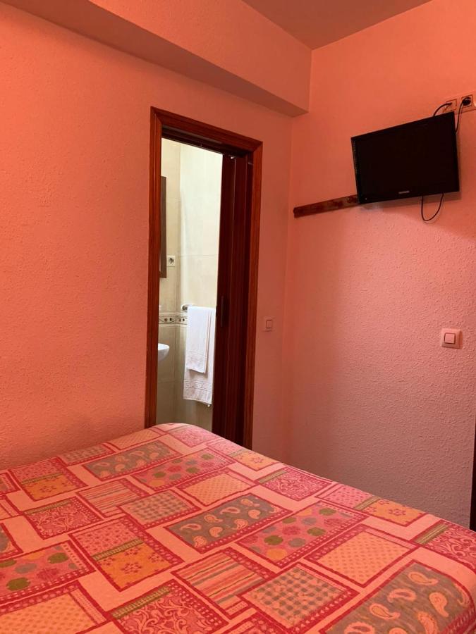 Hostal El Emigrante Dos Hermanas Exterior photo